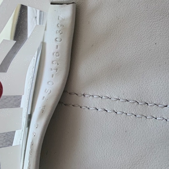 🚫⛔️SOLD⛔️🚫FENDI TPU FF Glass Runaway Shopper - Picture 5 of 8